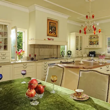 Iris Luxury House Villa